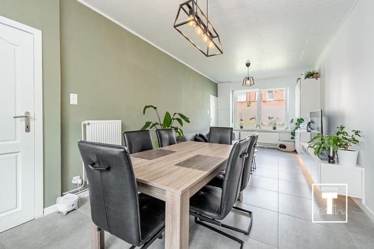 Gezellige woning met 3 slaapkamers en zuidgericht terras ...