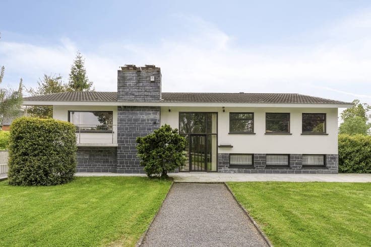 Villa on a spacious plot in Ronse for sale!