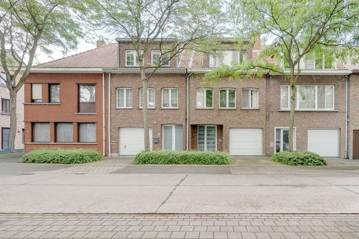 Toffe gezinswoning met 4 slaapkamers, 2 badkamers, garage en