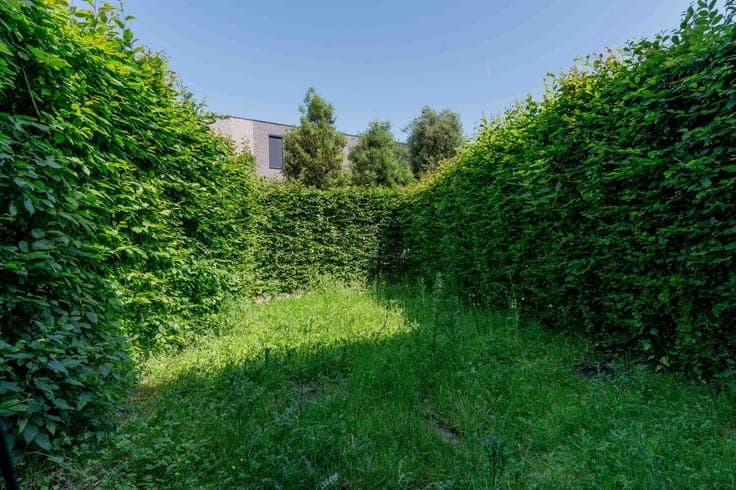 Recent home with garden, terrace and parking space
