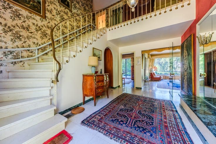 Charming 400m² villa with natural pool and landscaped garden
