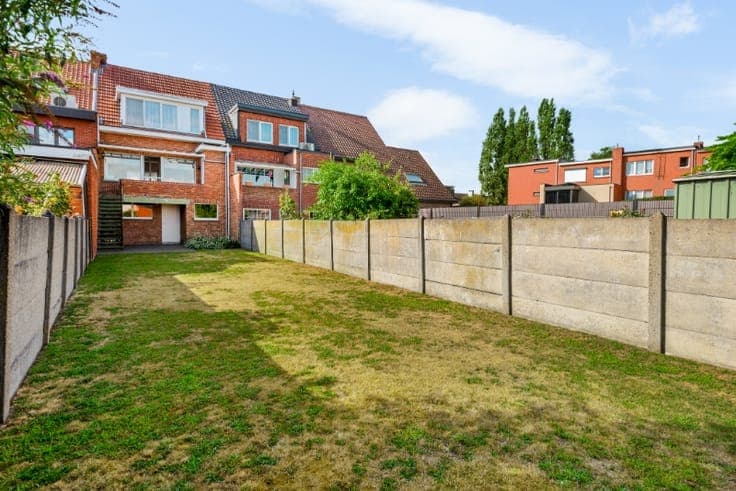 Zéér rustig & centraal gelegen rijwoning met 3 SLK, tuin ...