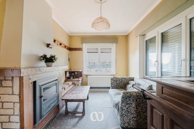 Spacious detached house with 4 bedrooms, garden, and garage