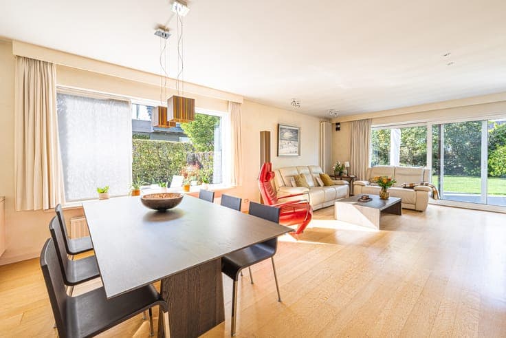 Move-in ready open house with 4 bedrooms, garden with outbu