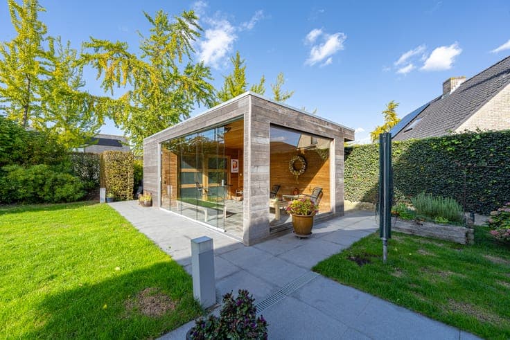 Move-in ready open house with 4 bedrooms, garden with outbu