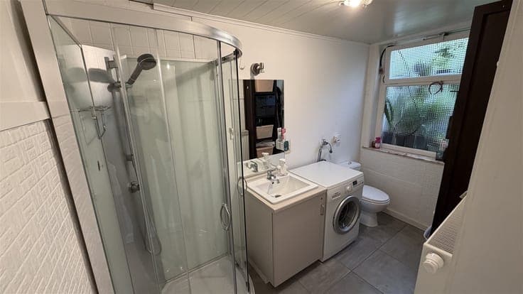 READY-TO-MOVE-IN HOUSE WITH 4 BEDROOMS AND GARDEN