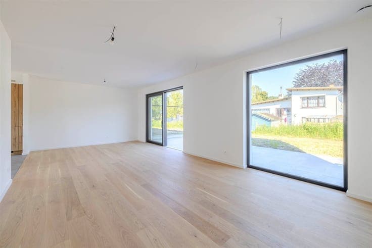 Stylish living in a small-scale, child-friendly subdivision?