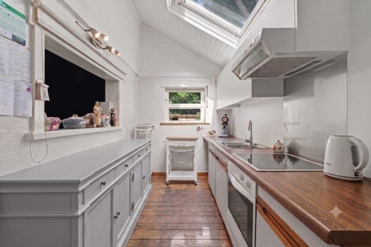 A green paradise – estate in need of updating