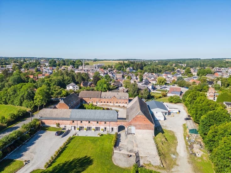 Characterful real estate estate set on 5 hectares of land
