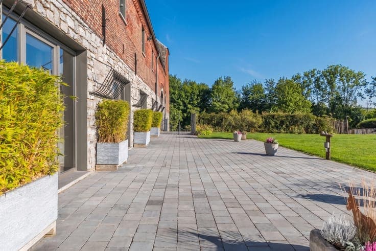 Characterful real estate estate set on 5 hectares of land