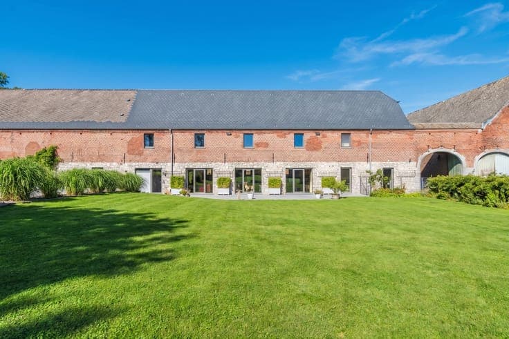 Characterful real estate estate set on 5 hectares of land