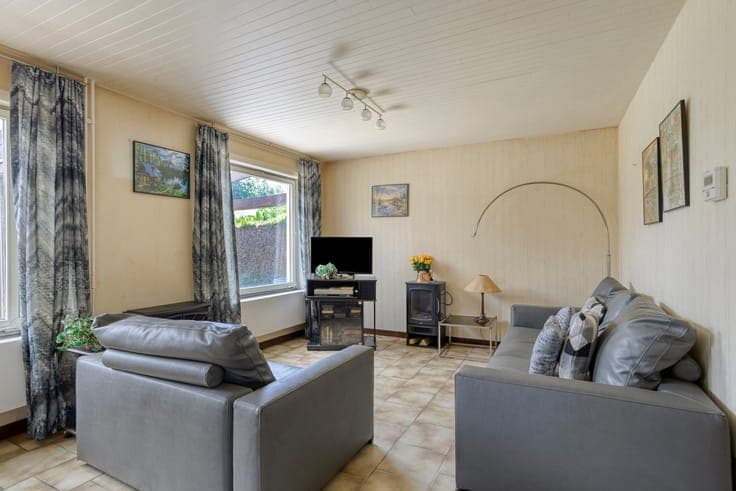 Bungalow located on a 612 m² plot