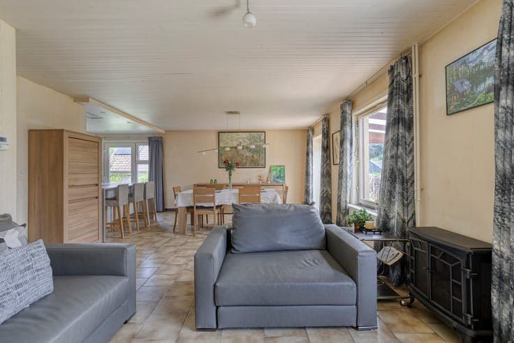Bungalow located on a 612 m² plot