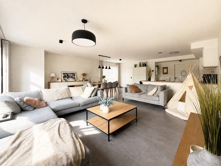 Te koop, knap afgewerkte woning met tuin en garage in Oud...