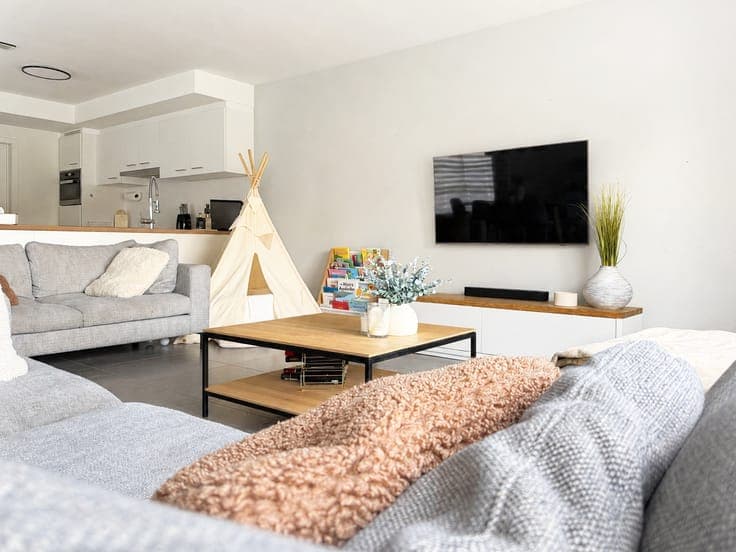 Te koop, knap afgewerkte woning met tuin en garage in Oud...