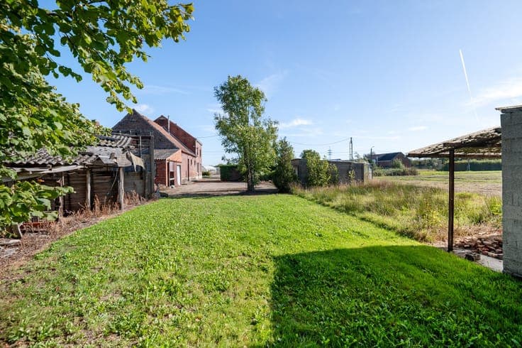Landelijke woning met 5 slpkrs en bijgebouw op 1 ha te Putte