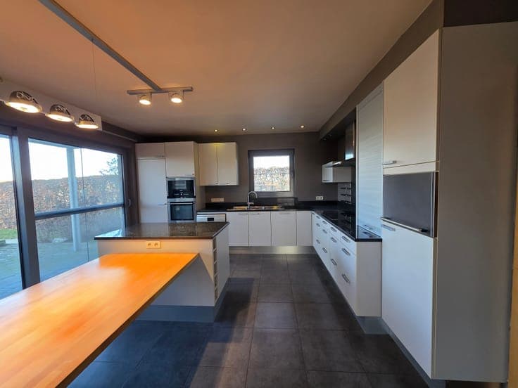 Spacious, bright and completely private – your new home