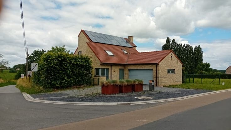 Spacious, bright and completely private – your new home