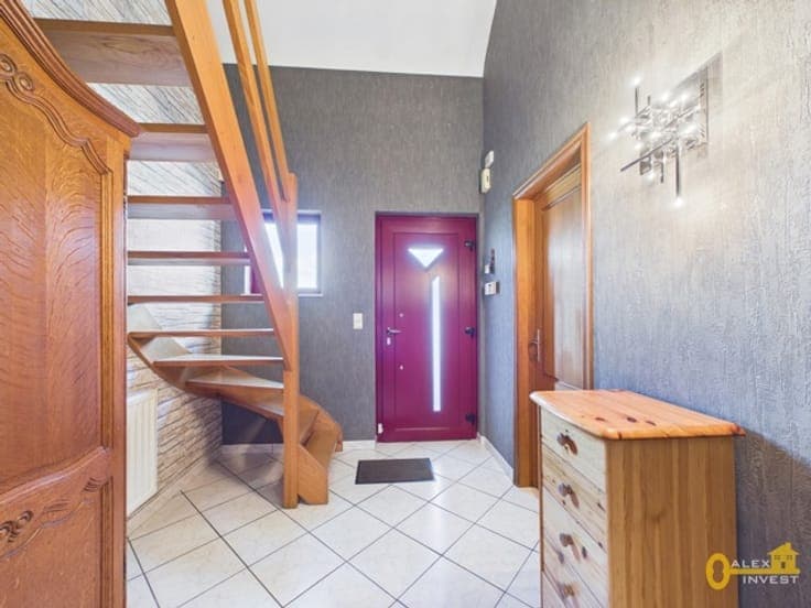 3-bedroom villa with GARDEN, TERRACE & GARAGE