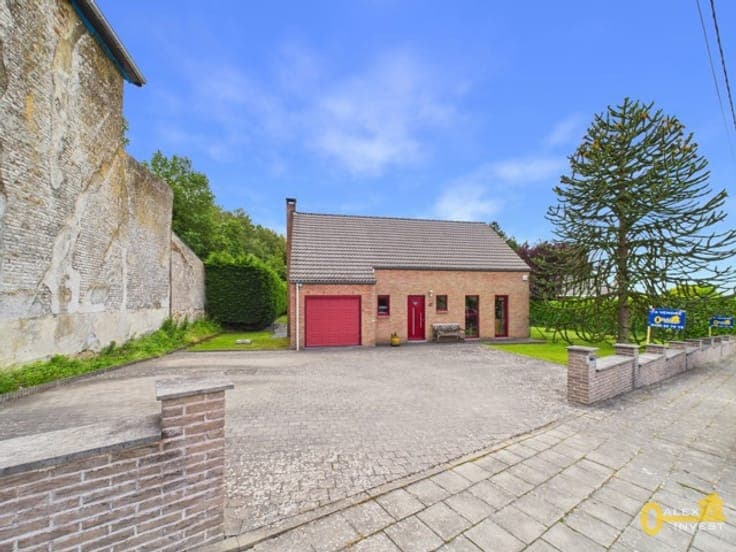 3-bedroom villa with GARDEN, TERRACE & GARAGE