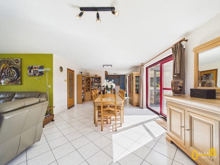 3-bedroom villa with GARDEN, TERRACE & GARAGE