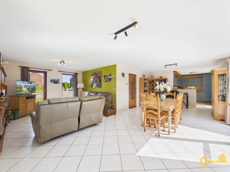 3-bedroom villa with GARDEN, TERRACE & GARAGE
