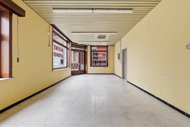 INVESTERINGSPAND MET HANDELSRUIMTE EN 3 APPARTEMENTEN IN ...