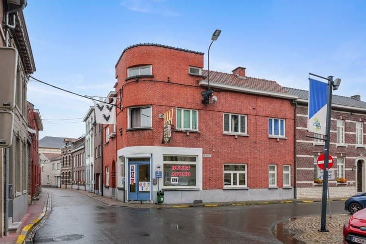 INVESTERINGSPAND MET HANDELSRUIMTE EN 3 APPARTEMENTEN IN ...