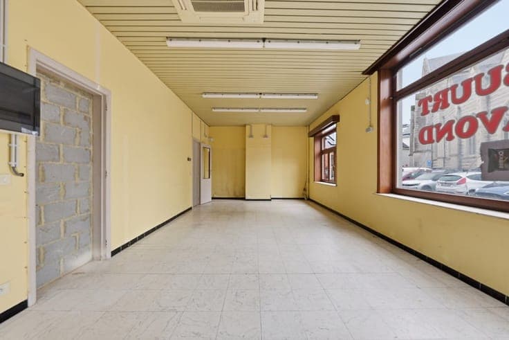 INVESTERINGSPAND MET HANDELSRUIMTE EN 3 APPARTEMENTEN IN ...
