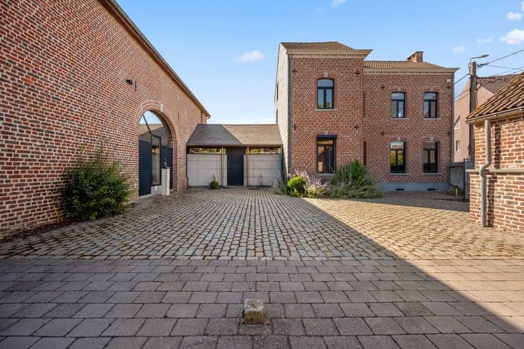 Authentic farmhouse with character in rural Hoegaarden