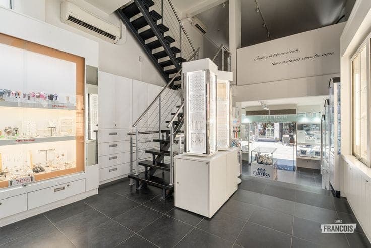 Investment property with commercial space and residence in …