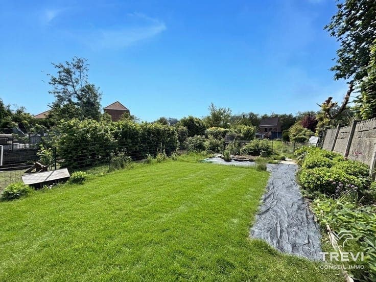 Splendide maison avec grand hangar et jardin