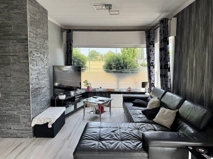 Stylish detached house, extremely quietly situated with gard