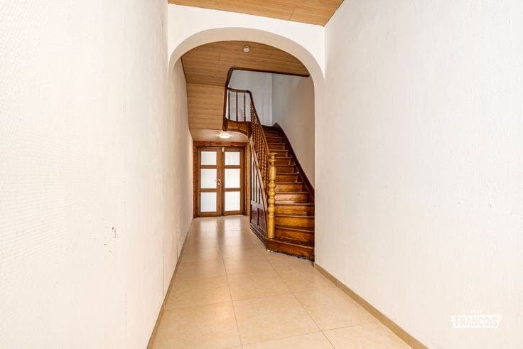 Move-in-ready family home for sale near the marina in Blank…