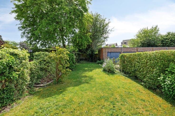 Instapklare woning met gezellige leefruimtes en zonnige tuin