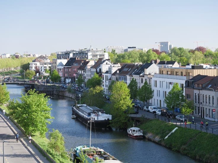 Opbrengsteigendom bestaande uit 18 studentenkamers en twe...
