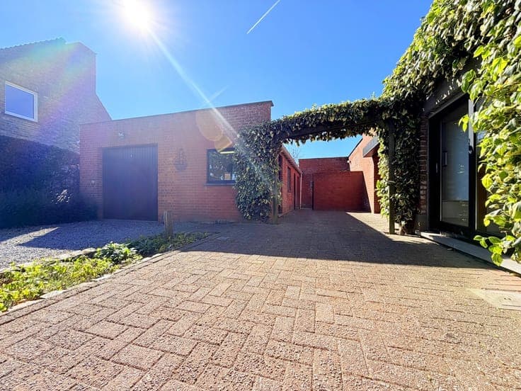 Alleenstaande woning op een perceel van 2.254 m²