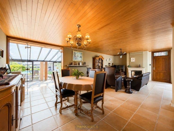 Te koop, Perfect onderhouden bungalow met loods, zwembad ...