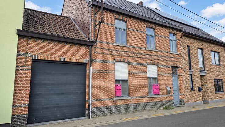 Te koop ruime woning in het groene Schoonaarde.