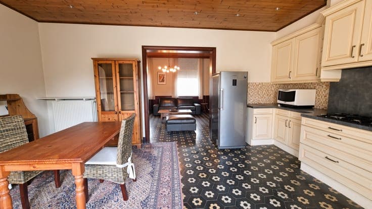 Te koop ruime woning in het groene Schoonaarde.