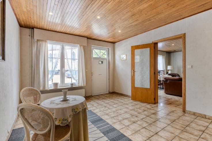 Te renoveren woning met grote tuin en veel potentieel