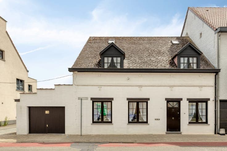 Te renoveren woning met grote tuin en veel potentieel