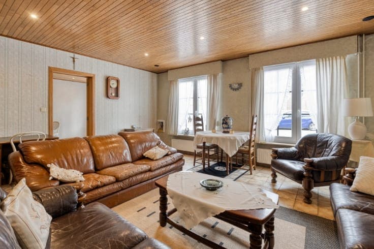 Te renoveren woning met grote tuin en veel potentieel