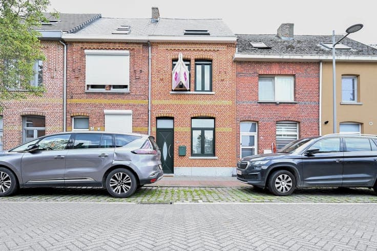 Charmante eengezinswoning met achteruitweg!