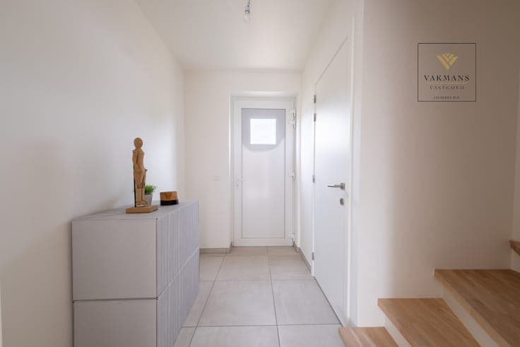 Volledig afgewerkte nieuwbouwwoning tot in de zolderkamer
