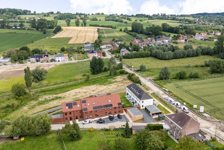 Volledig afgewerkte nieuwbouwwoning tot in de zolderkamer