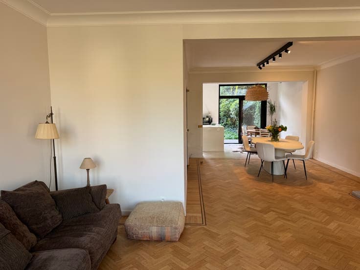 Charming renovated bel-etage home with 3 bedrooms and garden