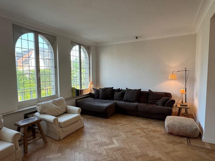 Charming renovated bel-etage home with 3 bedrooms and garden