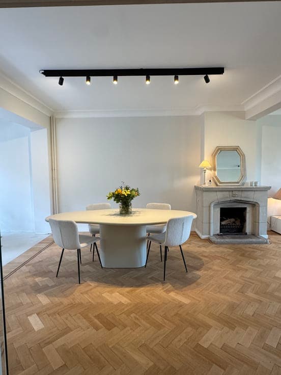 Charming renovated bel-etage home with 3 bedrooms and garden