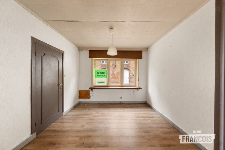 Townhouse to renovate in a quiet location in Bruges